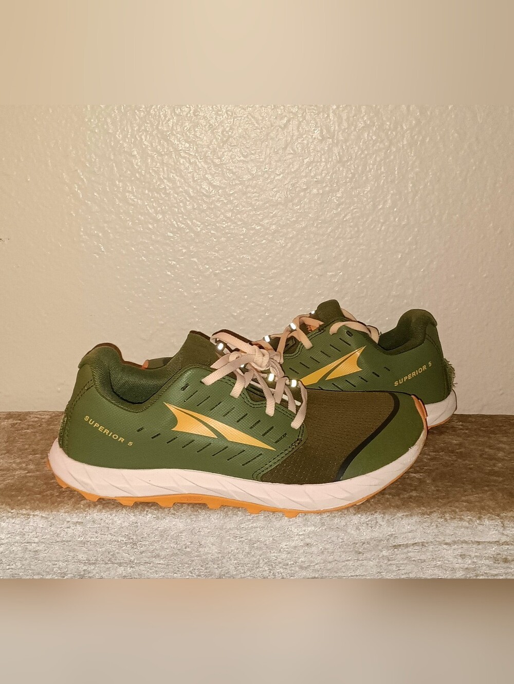 Altra Superior 5 trail running shoes in an Olive colorway. W-Size 9 - Picture 1 of 8